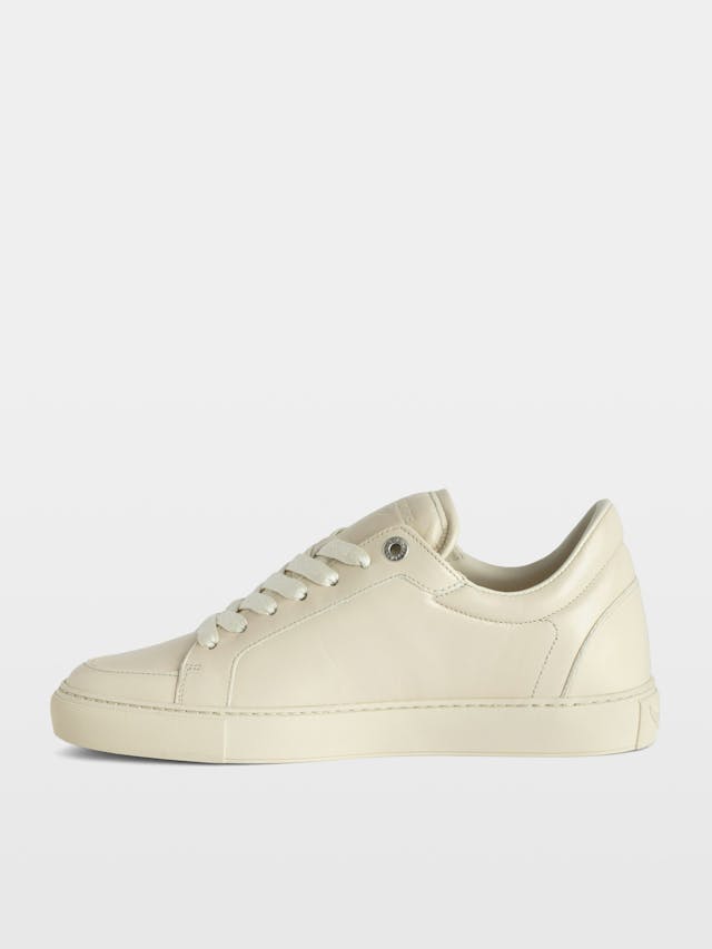 Low-Top Fly On Sneakers