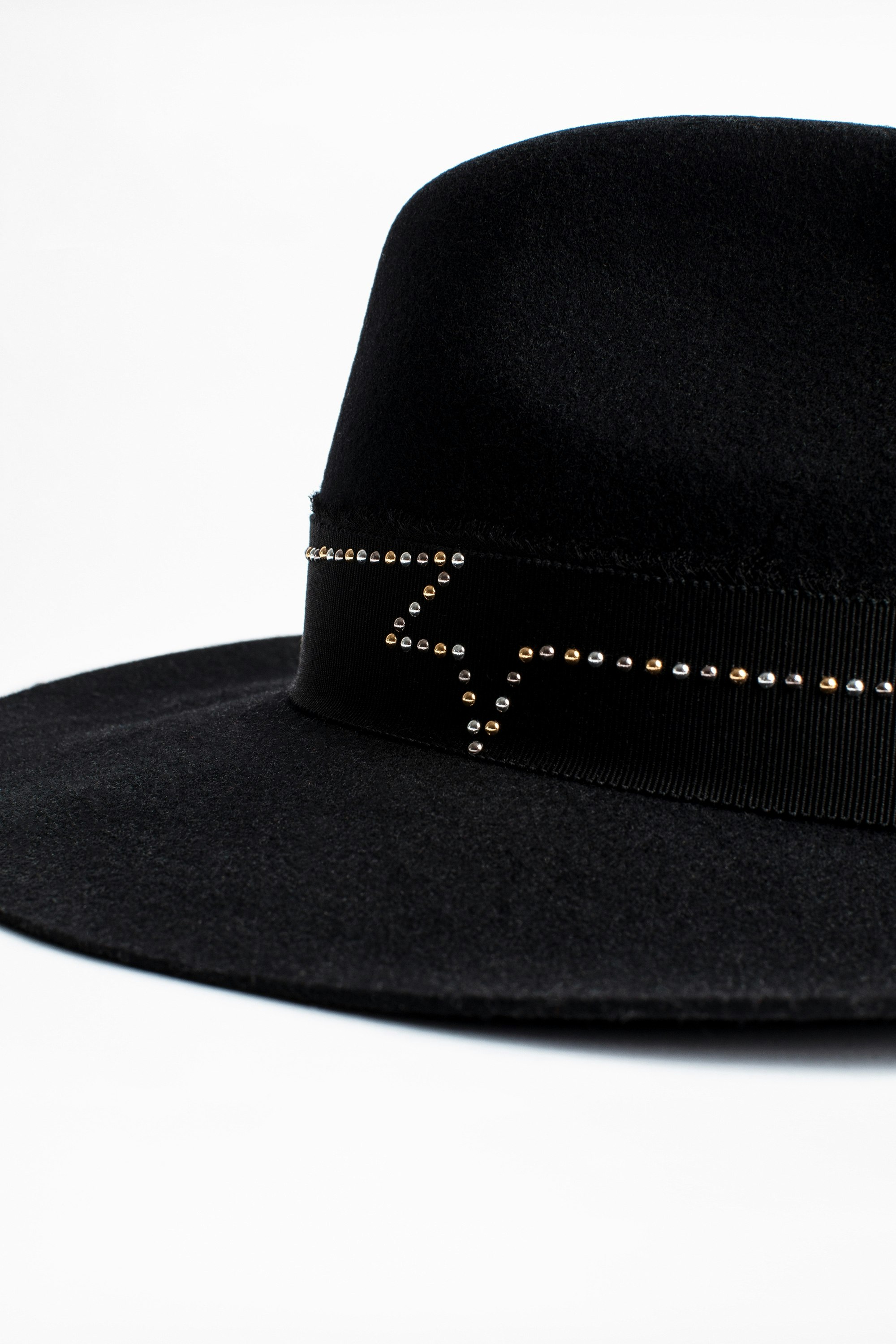 Amelia Stardust hat 3